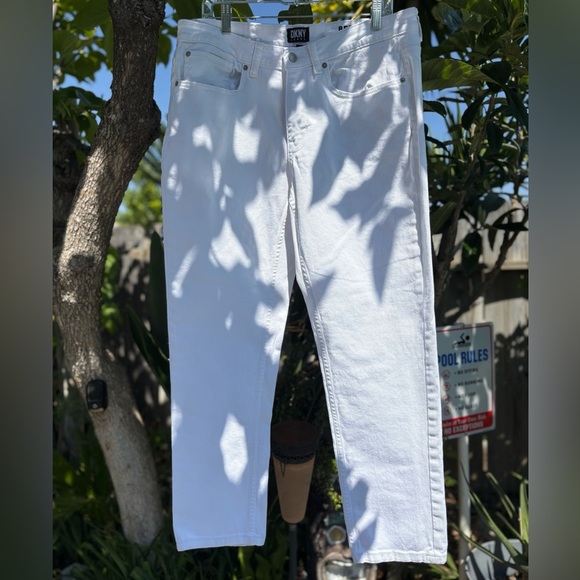 DKNY Men's White Bedford Straight Slim Fit Jeans - Picture 2 of 10